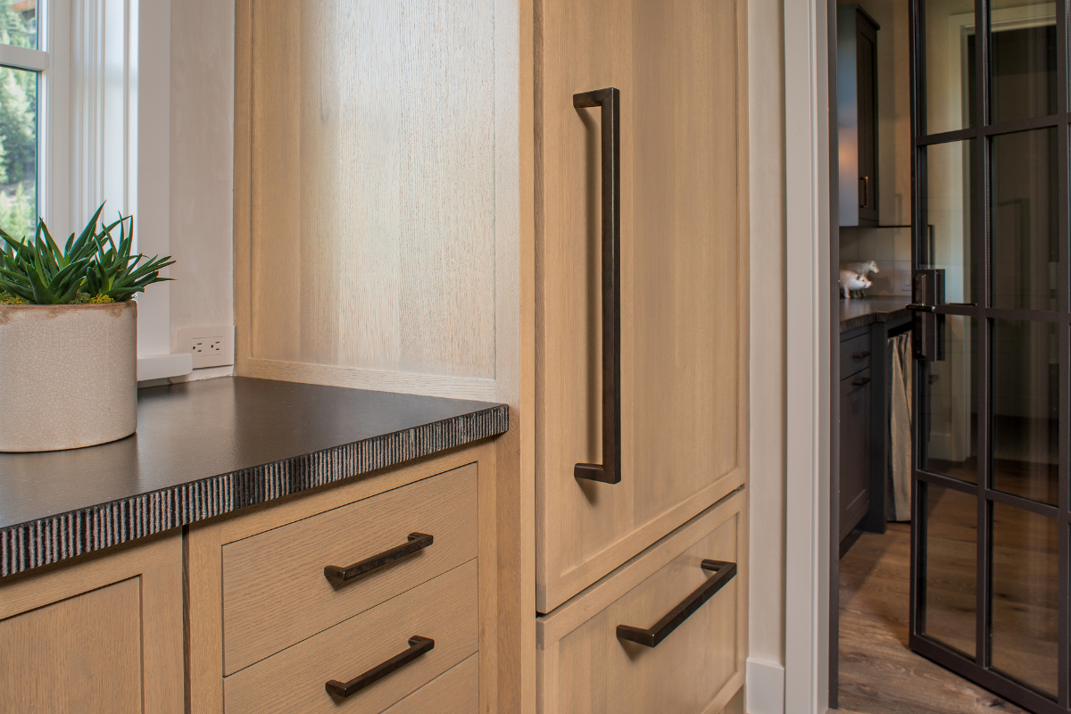 Kitchen and Bath Remodeling Black Cabinet Pulls - SPLASH Showrooms