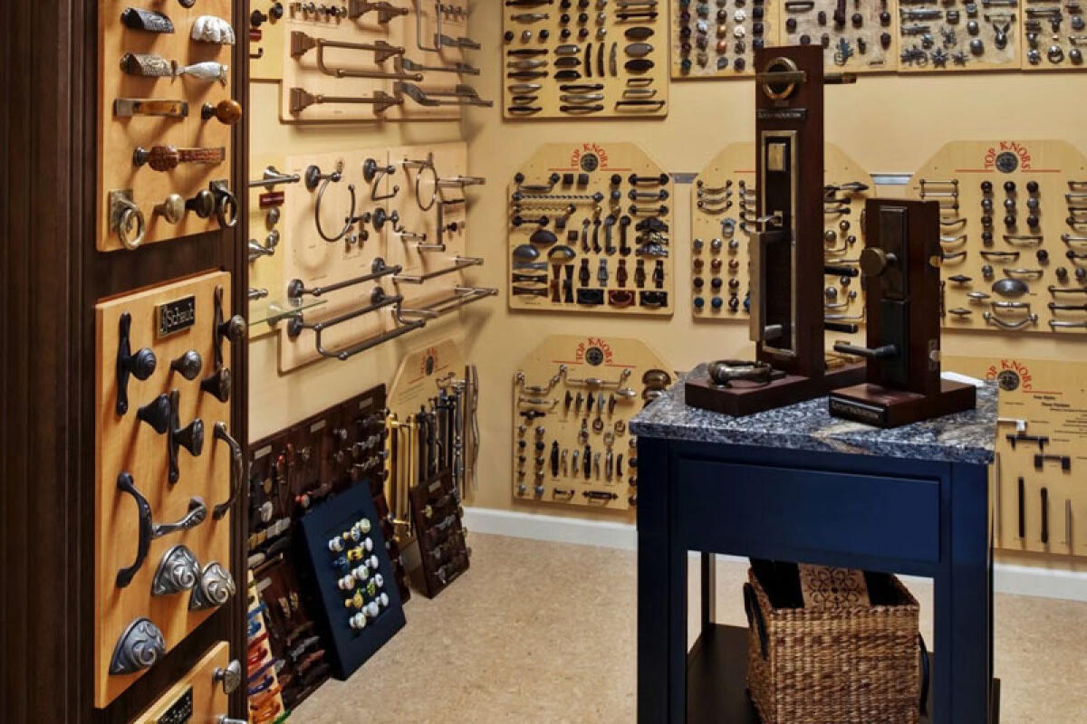 SPLASH Showrooms - Towel Rack Showroom Murrysville