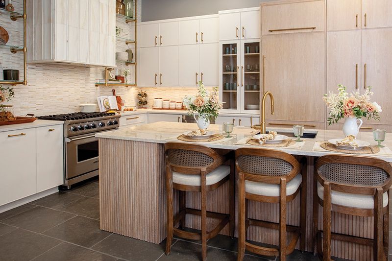 SPLASH Dura Supreme Quarter-Sawn White Oak Kitchen Cabinets with Reese door style in Dove white paint on the perimeter cabinets